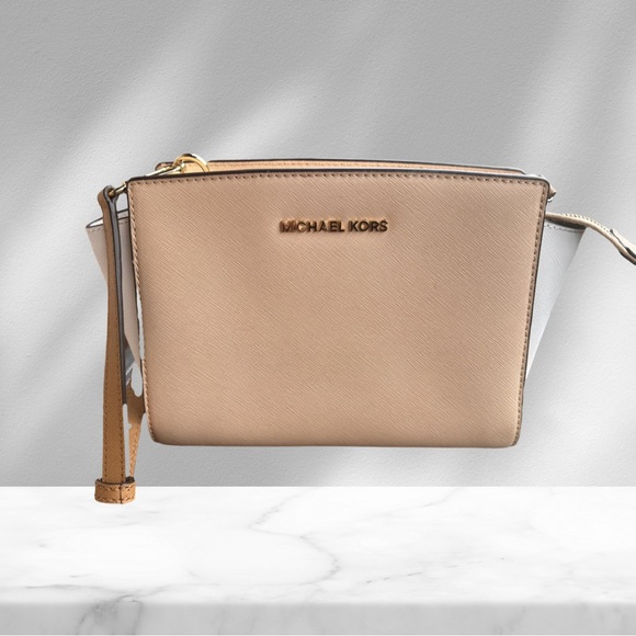 Michael Kors Medium crossbody - Picture 2 of 7